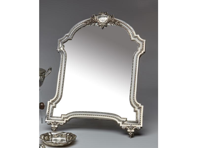 MIROIR DE TABLE de forme chantournée, cadre...