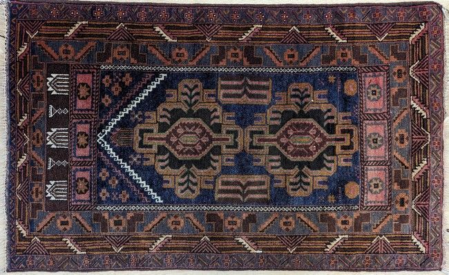 PETIT TAPIS rectangulaire en laine polychrome...