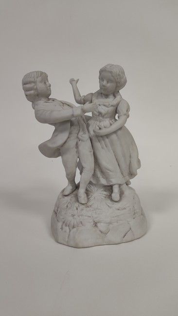 GROUPE en biscuit figurant des enfants d...