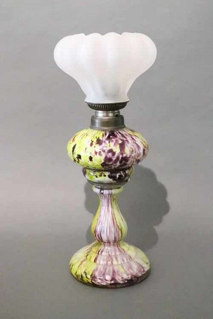 LAMPE A HUILE de forme balustre en verre...