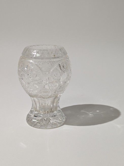 PETIT VASE balustre en cristal taillés de...