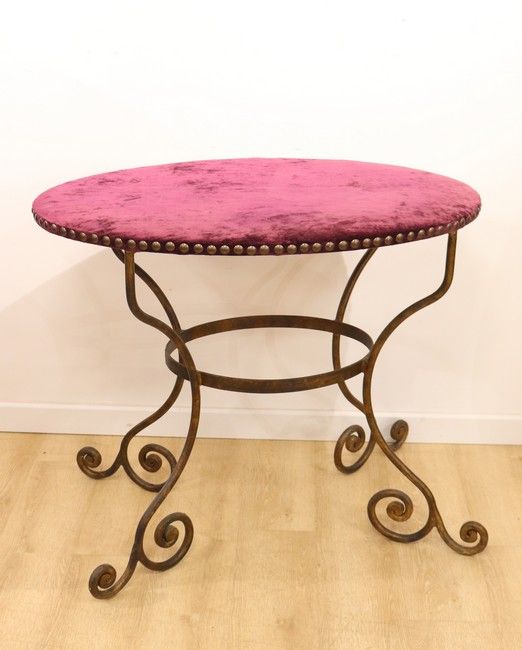 TABLE GUÉRIDON à piétement en fer forgé à...