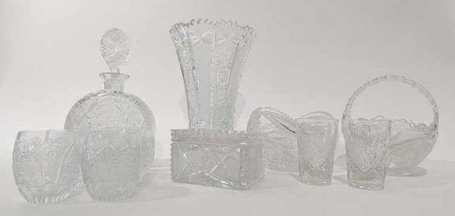 ENSEMBLE DE VERRERIE en cristal taillé, principalement...