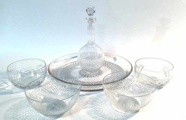 BEL ENSEMBLE EN CRISTAL comprenant 6 pièces...