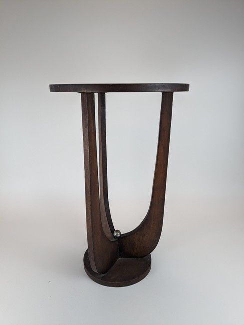 GUERIDON en bois teinté tripode, style Art...