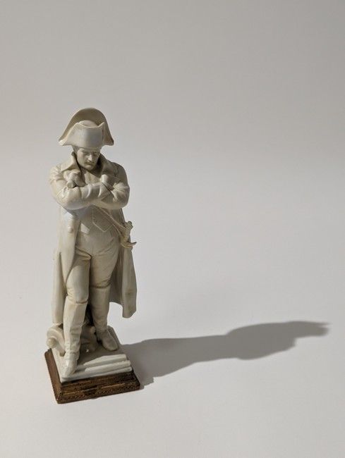 PETIT SUJET en biscuit représentant Napoléon...