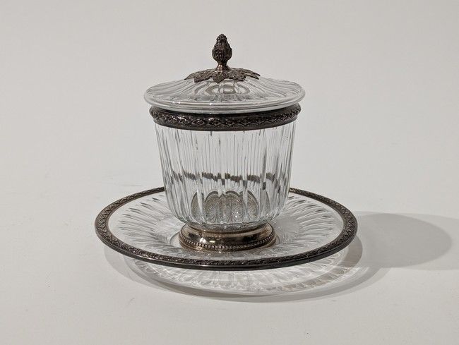 POT COUVERT en verre moulé à cannelures et...