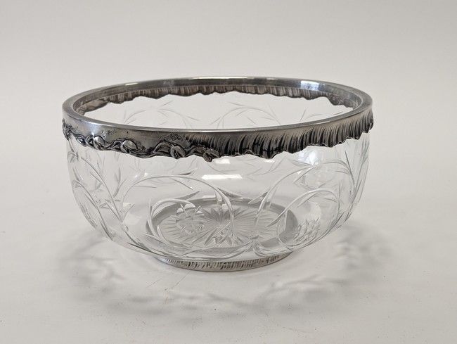 LARGE COUPE sur talon en cristal moulé soufflé...