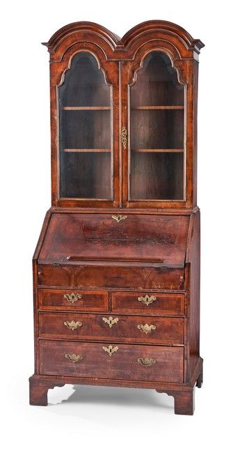 BUREAU SCRIBAN à deux corps en noyer et placage...