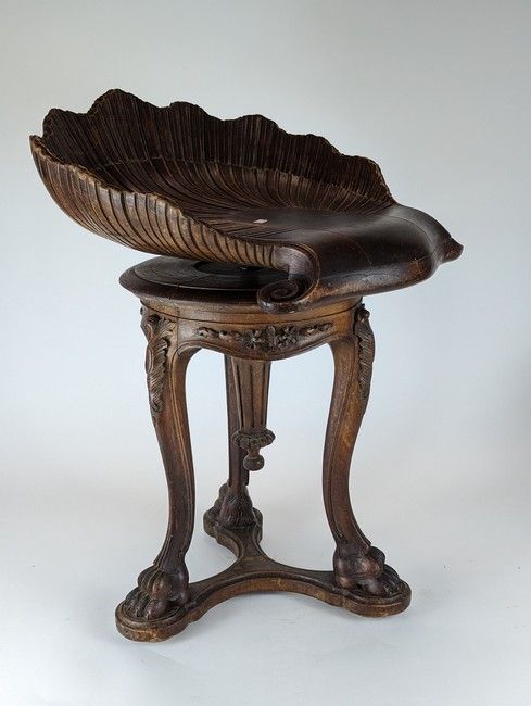 TABOURET DE HARPISTE en chêne teinté, le...