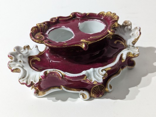PETIT ENCRIER en porcelaine émaillée rose...