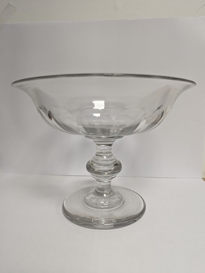 COUPE en cristal godronné, sur piédouche...