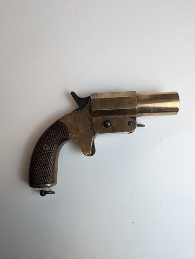 PISTOLET lance fusée français modèle 17....