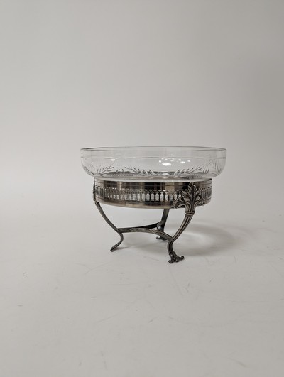 COUPE RONDE en cristal taillé sur une base...