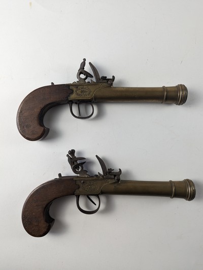 PAIRE DE PISTOLETS à silex à balles forcées,...