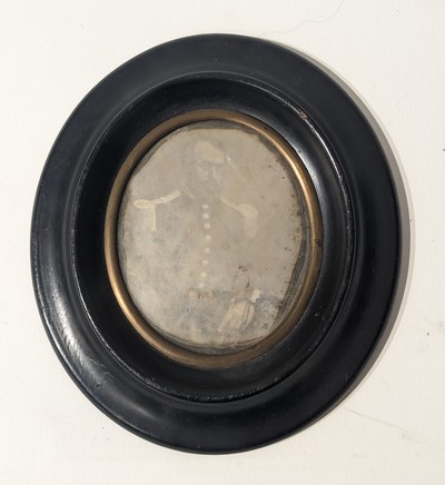 DAGUÉRRÉOTYPE sur plaque ovale représentant...