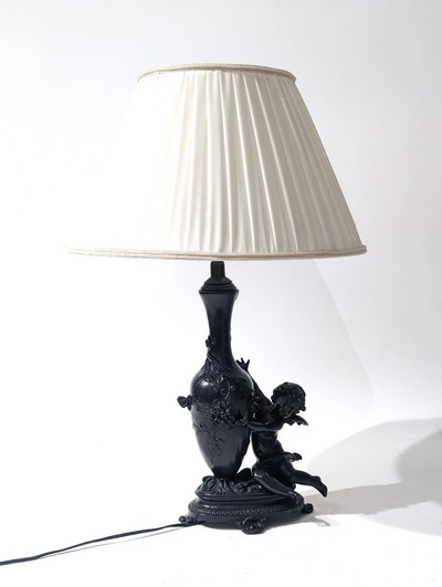 LAMPE DE CHEVET en résine teintée noir à...