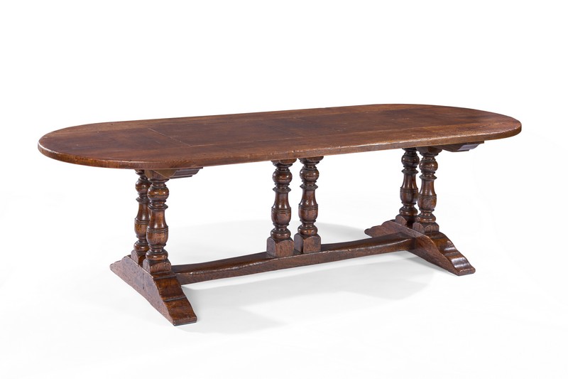 GRANDE TABLE dite de COMMUNAUTÉ en chêne...