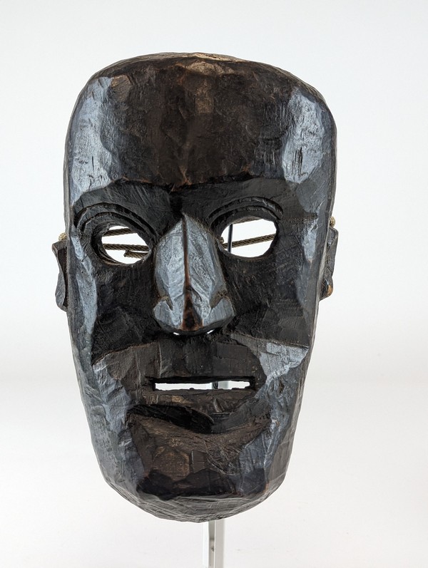 MASQUE DE PERSONNAGE masculin au visage asymétrique...