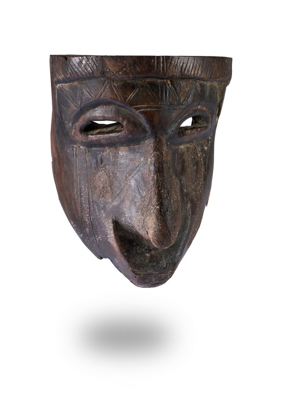 MASQUE de personnages aux scarifications...