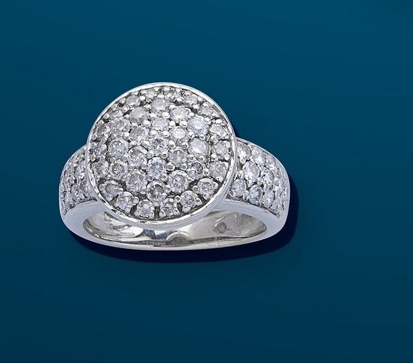 BAGUE en or gris (750) à chaton rond et épaulement...
