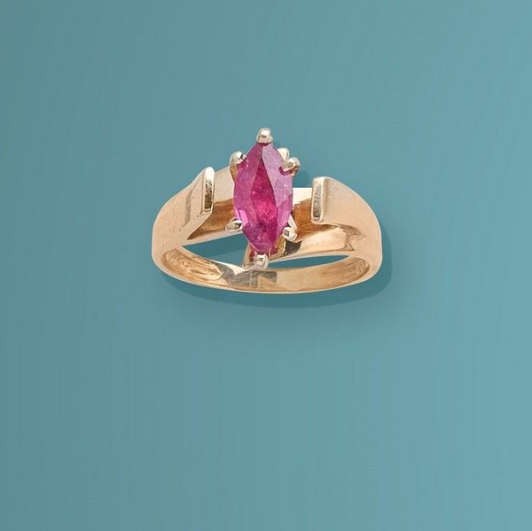 BAGUE en or (585) ornée d'un saphir rose...
