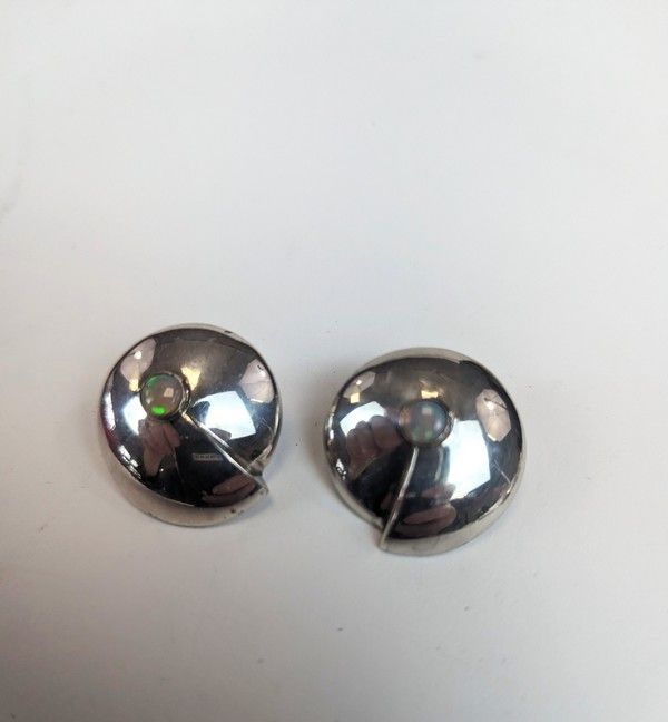 PAIRE DE CLOUS D'OREILLES en argent (925)...