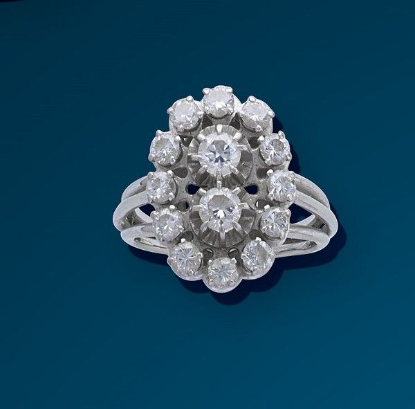 BAGUE type MARQUISE en or gris (750) sertie...