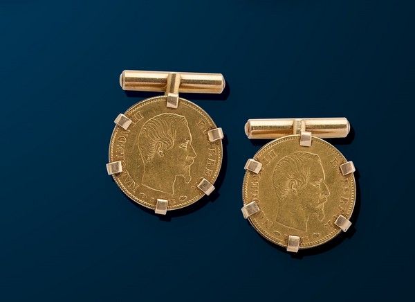 PAIRE DE BOUTONS DE MANCHETTES en or (750),...