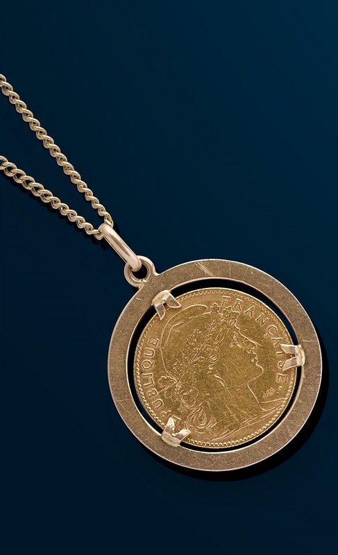COLLIER en or (750) avec pendentif sertissant...