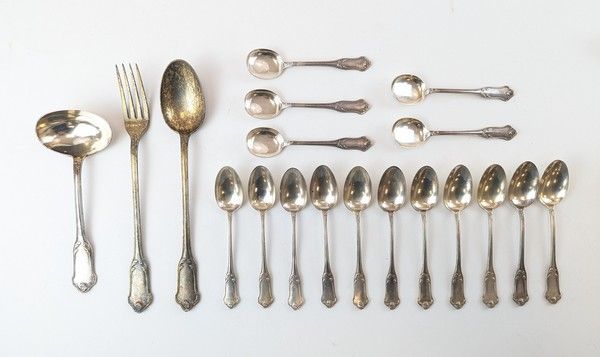 ENSEMBLE DE COUVERTS en argent, modèle à...