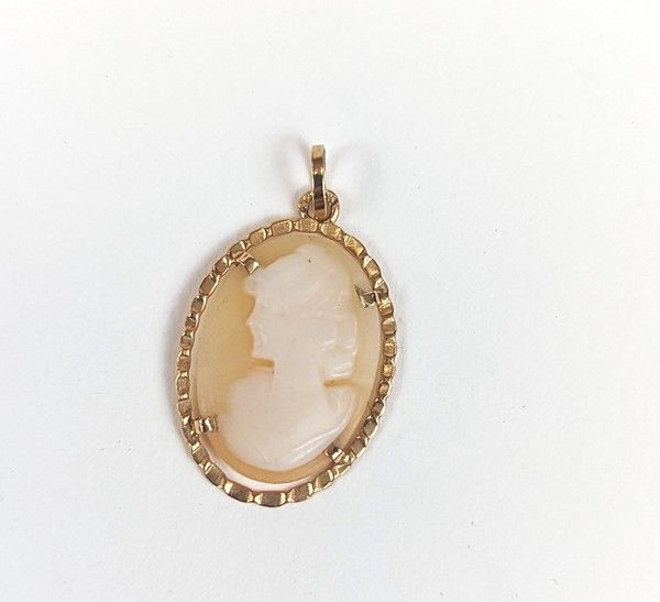 PENDENTIF or (750) et son camée coquille...