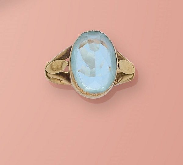 BAGUE en or (750) ornée d'une aigue-marine...