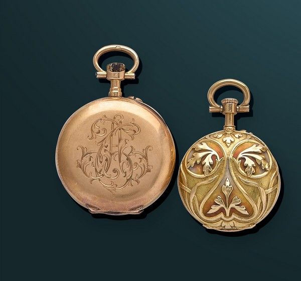 DEUX MONTRES DE COLS en or (750), les cache-poussières...