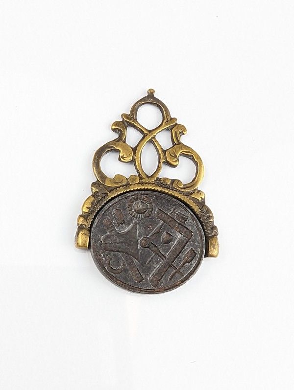 [FRANC-MACONNERIE] PENDENTIF en bronze formant...