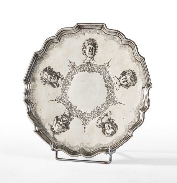 PLAT rond chantourné en argent (800) gravé,...