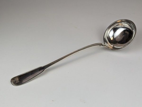 LOUCHE en argent modèle à filets.
