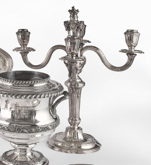 CANDÉLABRE en argent à quatre bras de lumière...