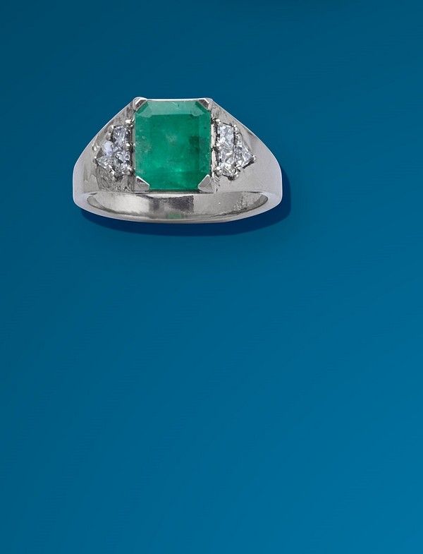 BAGUE en or gris (750) palladié, ornée d'une...