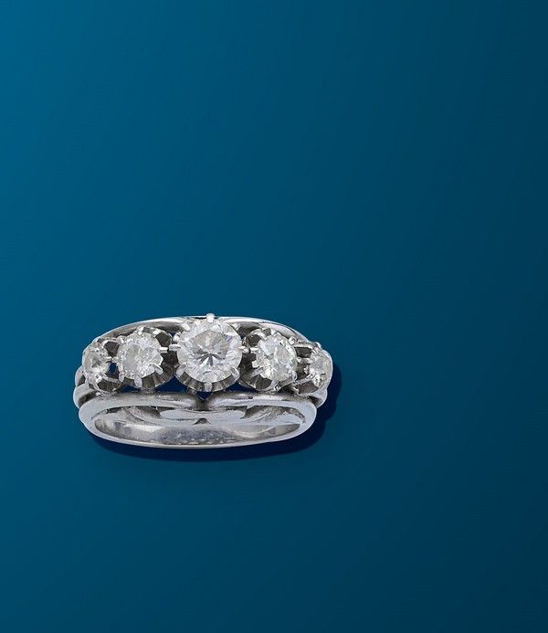 BAGUE en or gris (750) et platine, sertie...