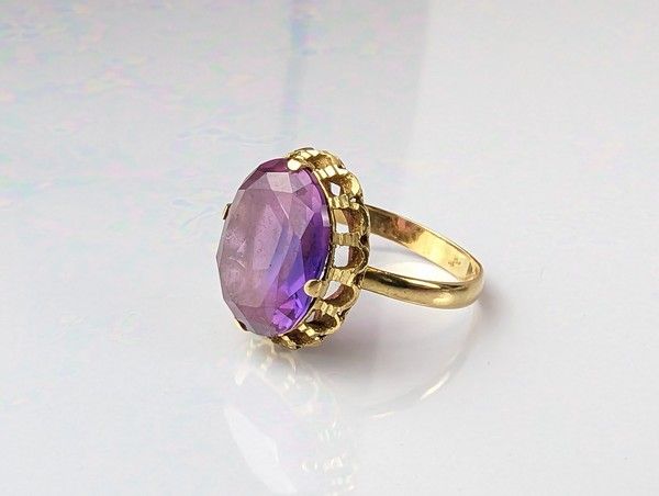 BAGUE en or jaune (750) ajourée et sertie...