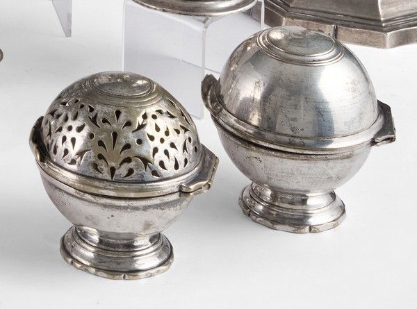 BOULE A SAVON ET BOULE A ÉPONGE en métal...