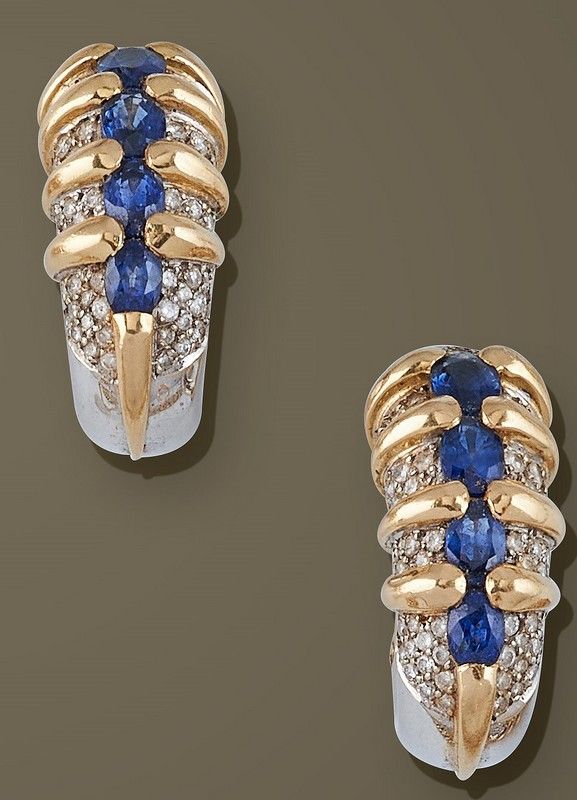 PAIRE DE CLIPS D'OREILLES demi-lune en or...