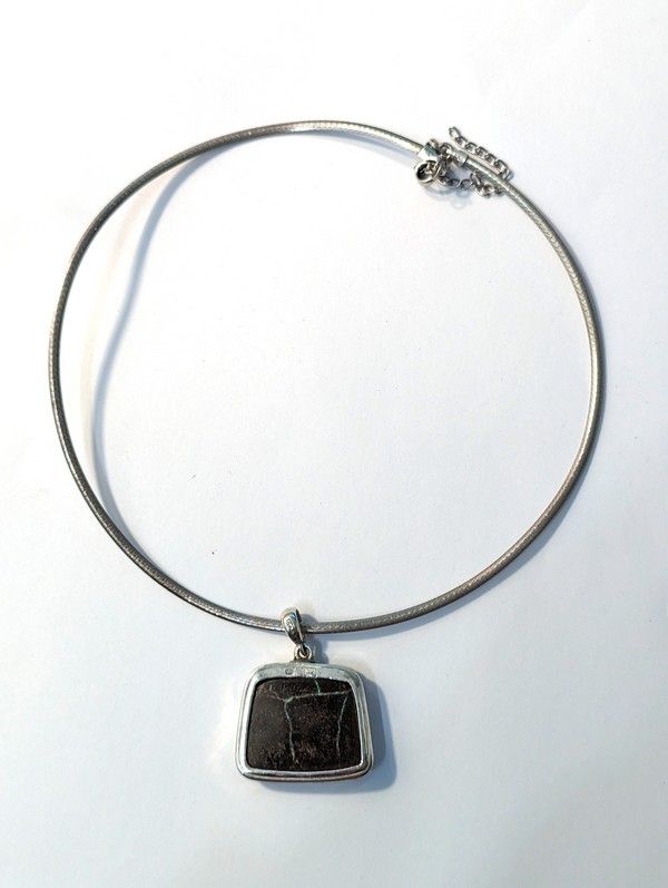 PENDENTIF TRAPEZOIDAL en argent (925) retenant...