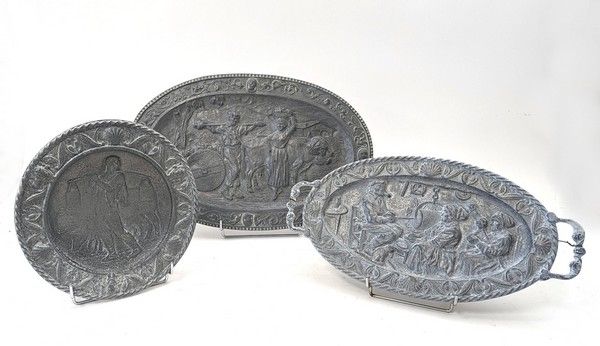 TROIS PLATEAUX en fonte d'aluminium (?),...