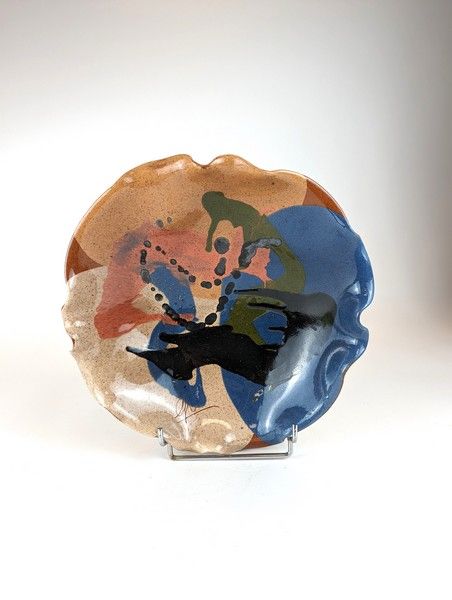 COUPE en terre cuite émaillée polychrome...