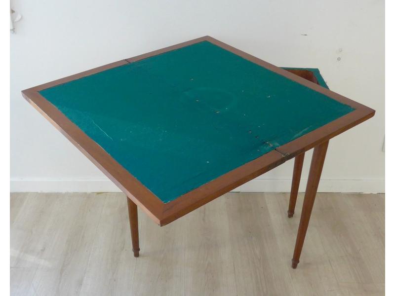 TABLE A JEUX en acajou et placage d'acajou,...