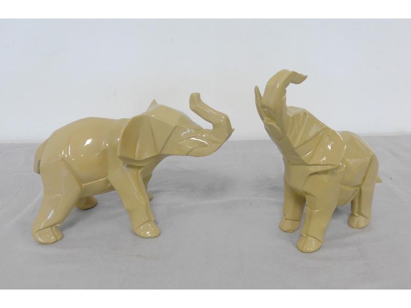 PAIRE D'ELEPHANTS en résine beige.