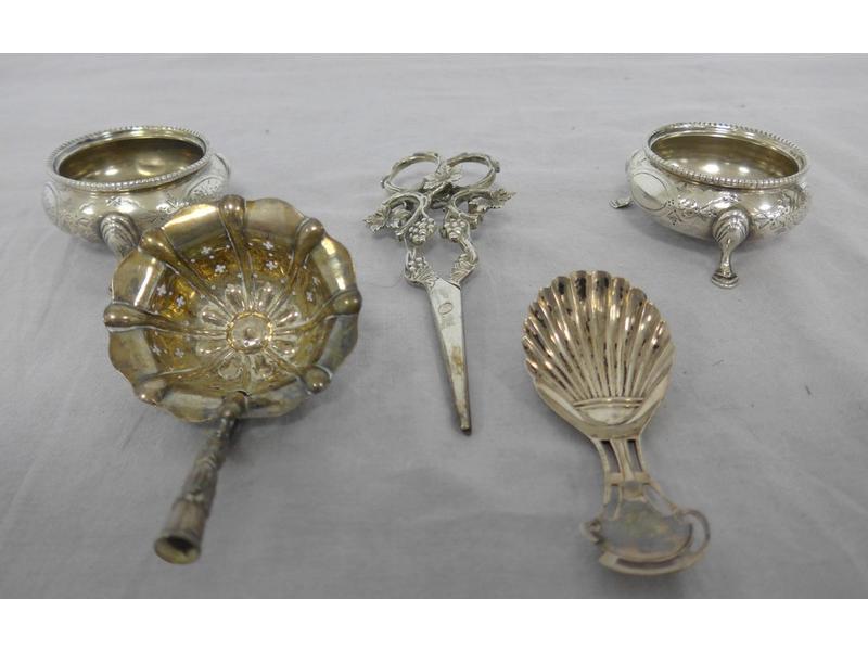 PAIRE DE SALERONS en argent de forme ronde...