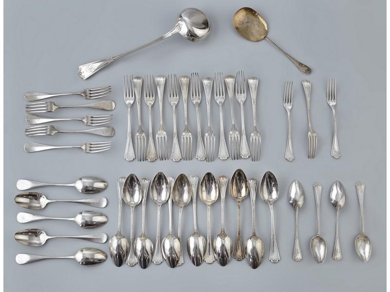PARTIE DE MENAGERE DE COUVERTS en argent...